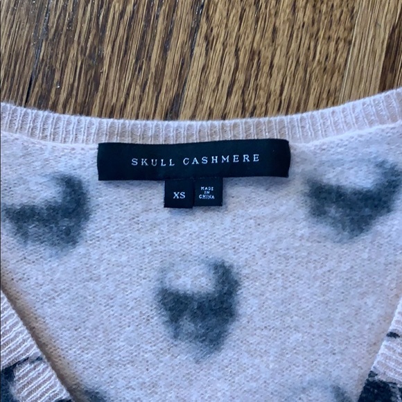Skull Cashmere pale pink V neck skull sweater - Picture 2 of 4